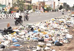 ஈரோடு சாலையோரம் குப்பை குவியல்