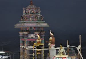 ﻿ பழநி முருகன் கோயிலில் திருக்கார்த்திகை மகா தீபம்