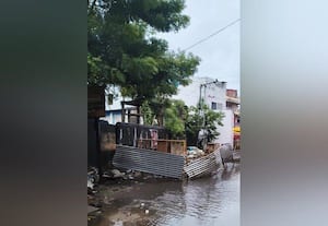 ﻿ மழைக்காலத்தில் கால்வாய் பணி அமைந்தகரையில் மக்கள் அதிருப்தி