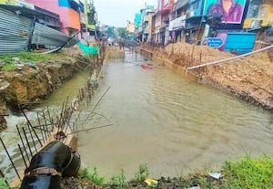 ﻿ கழிவுநீர் தேக்கம், மின் வினியோகம் பாதிப்பு அம்பத்துார் மக்கள் கடும் அவதி