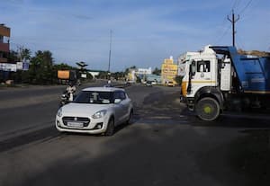 ﻿ தேவரியம்பாக்கம் கூட்டுச் சாலையில் வேகத்தடைகள் அமைக்க கோரிக்கை