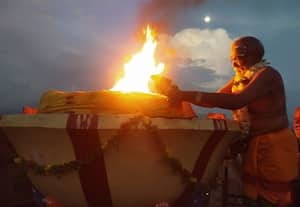 ﻿ கோயில்களில் கார்த்திகை தீபத்திருவிழா கோலாகலம் மலை கோயில்களில் மகா தீபம் ஏற்றி பக்தர்கள் வழிபாடு