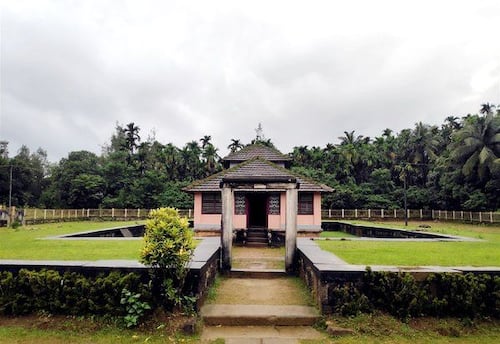 ﻿ எந்த கோடையிலும் வற்றாத தேவகங்கை குளம்