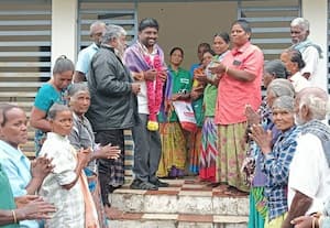 ﻿ மாற்றுத்திறனாளிக்கு கிராமத்தில் பாராட்டு விழா 