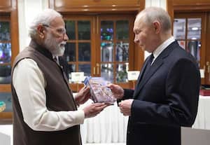கோடிக் கணக்கானவர்களுக்கு உத்வேகம்: அதிபர் புடினுக்கு பகவத் கீதையின் 
ரஷ்ய பதிப்பை பரிசளித்த மோடி