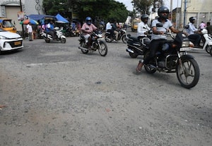 ﻿ கரடுமுரடு பாதைதானா மக்களுக்கு 'விதி?'