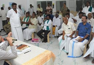 ﻿ யானைகள் சேதப்படுத்திய தென்னை மரத்திற்கு இழப்பீடு குறைத்து வழங்குவதால் பாதிப்பு குறைதீர் கூட்டத்தில்  விவசாயிகள் புகார்