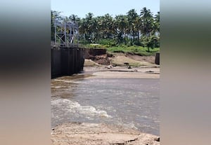  சிக்கலை சந்திக்கும் சின்ன வாய்க்கால் விவசாயிகள் கம்பத்தில்  700 ஏக்கர் விவசாயம் கேள்விக்குறி