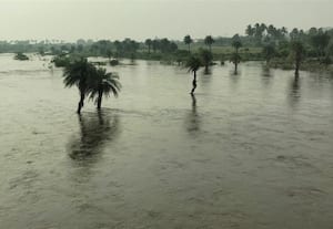  மதுராந்தகம் ஏரியிலிருந்து 1,100 கன அடி நீர் வெளியேற்றம்