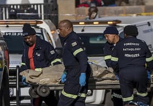 தென்னாப்பிரிக்காவில் மதுபான விடுதியில் துப்பாக்கிச்சூடு; 11 பேர் பலியான சோகம்