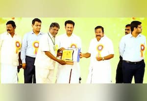 ﻿ திறமைமிக்க ஆசிரியர்களால் மெட்ரிக் பள்ளிகளுக்கு இணையாக பாடம் கற்பிப்பு சென்னகுணம் அரசு உயர்நிலைப் பள்ளிக்கு பெருமை சேர்க்கும் மாணவர்கள்