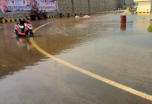  'டூ - வீலர்' சுத்தம் செய்ய உதவும் மழைநீர்