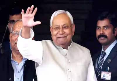 இந்தியாவில் 10வது முறை முதல்வரான ஒரே நபர்; உலக சாதனை புத்தகத்தில் இடம்பிடித்தார் நிதிஷ் 