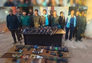 தவிடு பொடியாகும் நக்சல்கள் கோட்டை; தலைக்கு ரூ.1 கோடி விதிக்கப்பட்ட முக்கிய நக்சல் தலைவன் சரண்