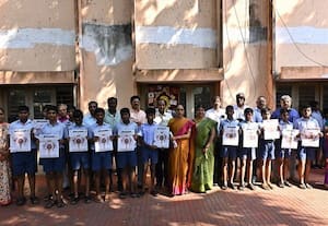 ﻿ தியாகி வீ. துளசிங்கம் பள்ளியில் 'தினமலர் - பட்டம்' இதழ் வழங்கல்