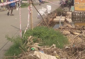 ﻿ எதப்பட்டு சாலையோரம் மண் அரிப்பு: சீரமைக்க பொதுமக்கள் கோரிக்கை