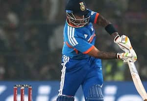 முதல் டி-20 கிரிக்கெட்: இந்தியா நிதான ஆட்டம்