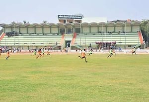 .. n மதுரை ரேஸ்கோர்ஸ் மைதானத்தில் குடிநீரின்றி  ﻿ 'தண்ணீ' காட்டுறாங்க. ரூ.100 கோடிக்கு மேல் விளையாட்டு அரங்குகள் இருந்தும்