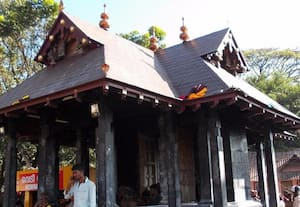 ﻿ மாளிகைப்புறத்தம்மன் கோயிலில் பகவதி சேவை : பக்தர்கள் ஆர்வம்