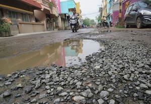 ﻿காஞ்சி முழுதும் உள்ள சாலைகள் சின்னாபின்னம்! சீரமைப்பதாக ஏமாற்றும் மாநகராட்சி; மரண பீதியில் அலறும் வாகன ஓட்டிகள்