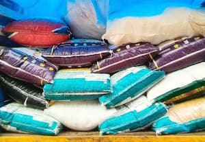 ﻿ 2500 கிலோ ரேஷன் பருப்பு;  300 இலவச வேட்டி சேலை கடத்தல்;  2 பேர் கைது