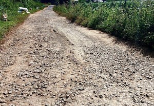 ﻿ சேதமடைந்துள்ள கம்மாத்தி சாலை: நாள்தோறும் கிராம மக்கள் அவதி