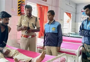 ﻿ விரட்டி வந்த யானை; உயிர் தப்பிய போலீஸ்