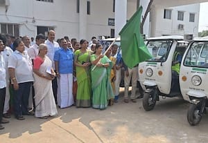 ﻿ காட்டாங்கொளத்துார் ஊராட்சிகளுக்கு 'பேட்டரி' வாகனங்கள் வழங்கல்