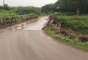 ﻿ தள்ளாடும் பிரதான கால்வாய் பாலம்: போக்குவரத்து பாதிக்கும் அபாயம்