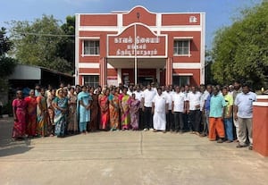 ﻿ விவசாயிகளுக்கு சம்மன்: போலீஸ் ஸ்டேஷன் முற்றுகை