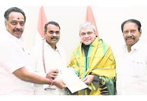 ரயில்வே அமைச்சரிடம் முன்னாள் அமைச்சர் மனு