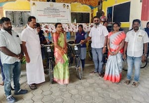 ﻿ மாணவ, மாணவியருக்கு சைக்கிள்கள் வினியோகம்