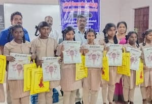 ﻿ மாணவர்களுக்கு பட்டம் இதழ்