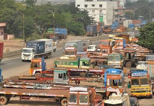 ﻿ கன்டெய்னர் லாரிகள் ஸ்டிரைக் துவக்கம்