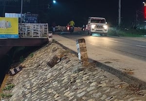  தொண்டி பாலத்தில் தடுப்பு வேலி இல்லை: வாகன ஓட்டிகள் அச்சம்