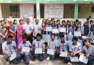  அரசு பள்ளியில் முப்பெரும் விழா