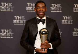 சிறந்த வீராங்கனை டெம்பெலே: 'பிபா' கால்பந்து விருது வென்றார்