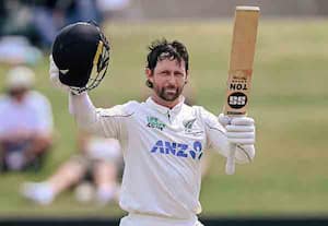 நியூசிலாந்து அணி வலுவான முன்னிலை: கான்வே, லதாம் சதம் விளாசல்