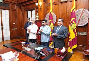 புயல், வெள்ளத்தால் இலங்கை பாதிப்பு; 450 மில்லியன் டாலர் இந்தியா நிதியுதவி