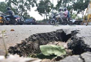  ராயபுரம் மேம்பாலத்தில் 'திடீர்' பள்ளத்தால் ஆபத்து