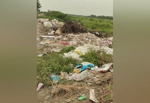  கண்மாயில் கொட்டப்படும் குப்பை ஊராட்சிகளின் குடிநீர் ஆதாரம் பாதிப்பு