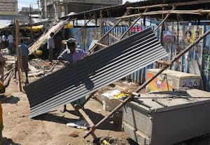  தேனி பழைய பஸ்ஸ்டாண்ட் ஆக்கிரமிப்பு பூக்கடைகள் அகற்றம்