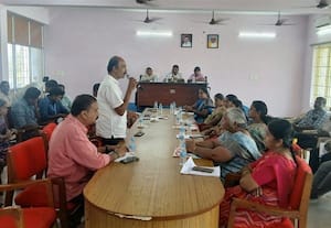 தலைவிரித்தாடும் குப்பை பிரச்னை; ஒப்பந்த நிறுவனம் மீது கவுன்சிலர்கள் புகார்