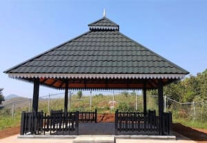  மூலிகை தோட்டத்தில் தியான மண்டபம்; யோகா செய்ய பயணிகளுக்கு அனுமதி