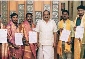  காளாஞ்சிபட்டி பயிற்சி மையத்தில் பயின்று  குரூப் 4 தேர்வில் தேர்ச்சி அமைச்சர்  பாராட்டினார்