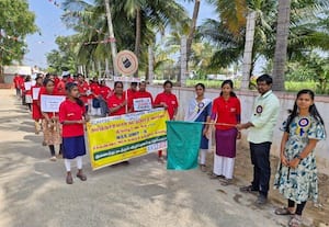  நெகிழி கழிவுகளை அகற்றிய மாணவர்கள்