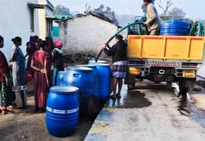  ஆற்று நீர் கலங்கியதால் பழங்குடியினர் பாதிப்பு; வாகனங்களில் குடிநீர் வினியோகித்த ஊராட்சி 'தினமலர்' செய்தி எதிரொலி