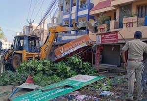  உசிலம்பட்டியில் ஆக்கிரமிப்புகள் அகற்றம்