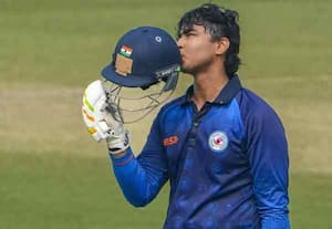 சச்சின் போல வைபவ் சூர்யவன்ஷி சாதனை: சசிதரூர் பாராட்டு