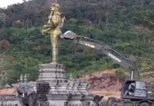 கம்போடிய எல்லையில் விஷ்ணு சிலை: இடித்து தள்ளிய தாய்லாந்து படையினர்